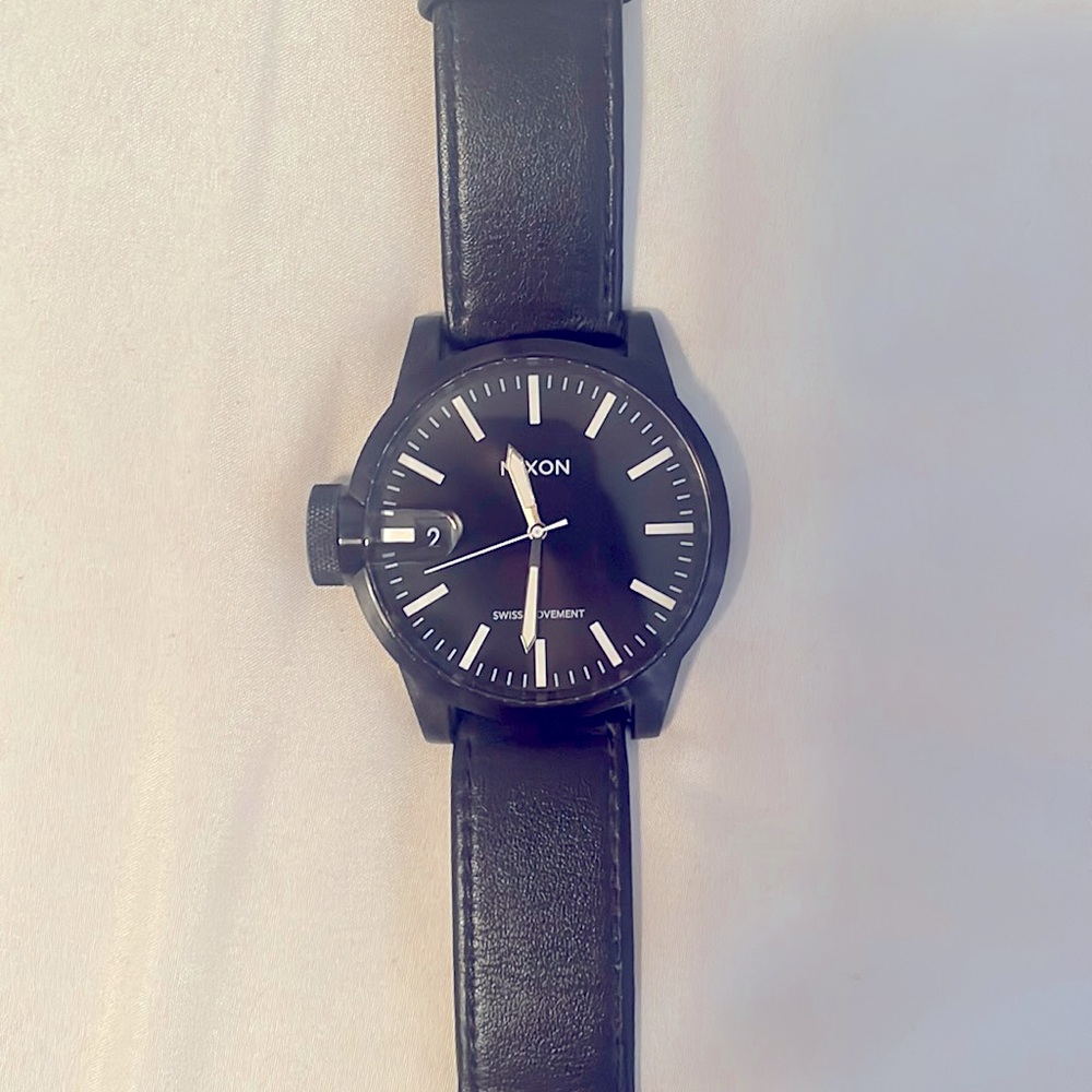 Nixon the chronicle 44 all black
